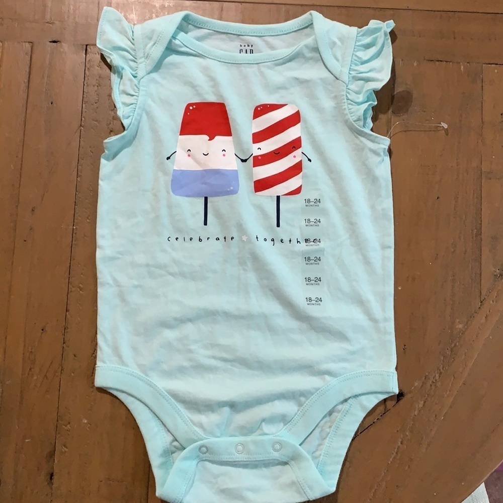 4/$20 gap American popsicles flutter sleeve top